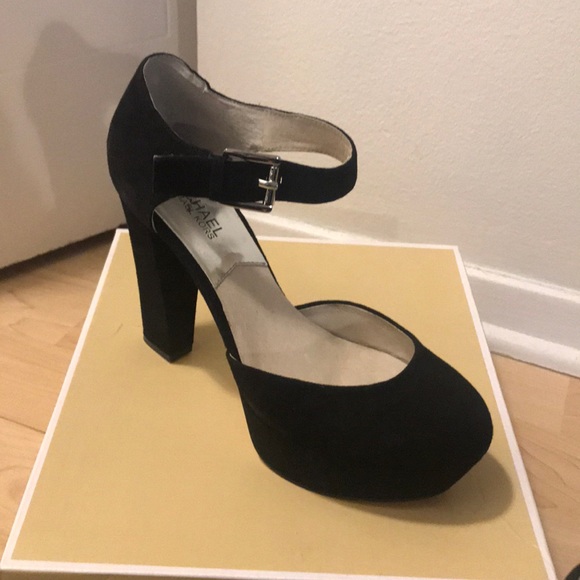 Michael Kors black pumps! With original box! - Picture 2 of 5
